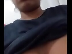 novinha mostrando os seios grand&atilde;o