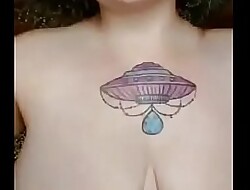 Ruiva de peitos lindos